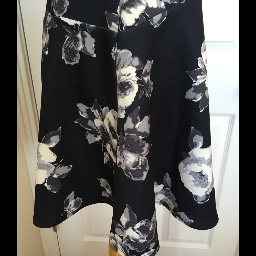 Black white mini dress fit and flair dress sleeveless Abercrombie & Fitch dress - Picture 5 of 5